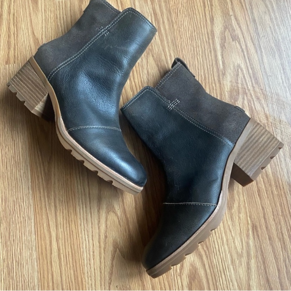 Sorel ankle boots size 7